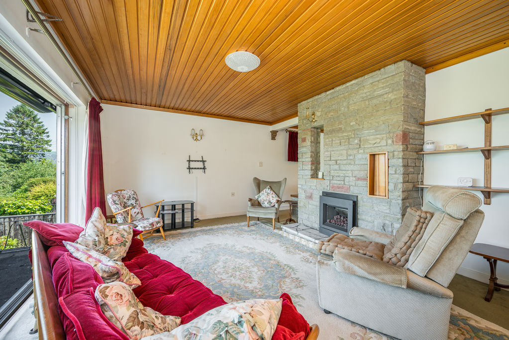Sitting Room- click for photo gallery